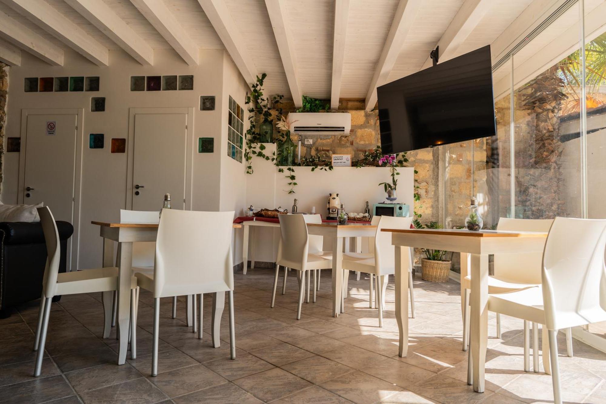 Rhelizeone & جميل Acomodação com café da manhã 