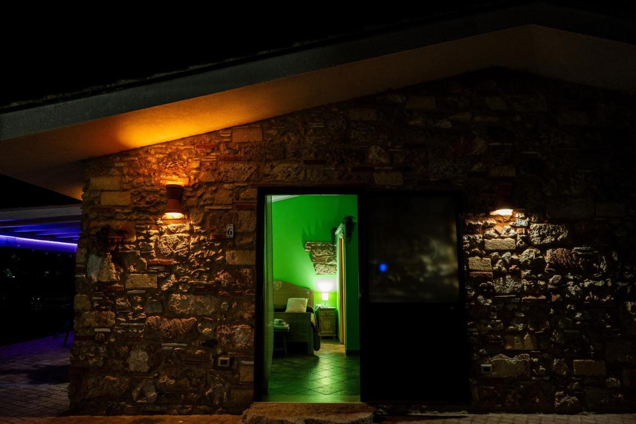 Bed & Breakfast Rhelizeone & جميل *