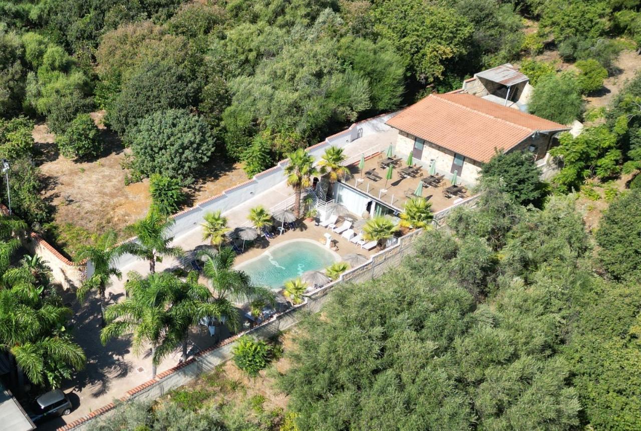 Bed & Breakfast Rhelizeone & جميل